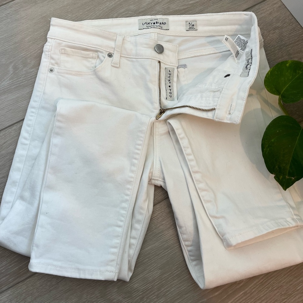 Lucky Brand white ankle jeans, Ava Skinny. In excellent condition, size 6/28